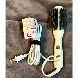 T3 Model 76600 Volumizer Heated Hair Styling Straightening Brush Without Box